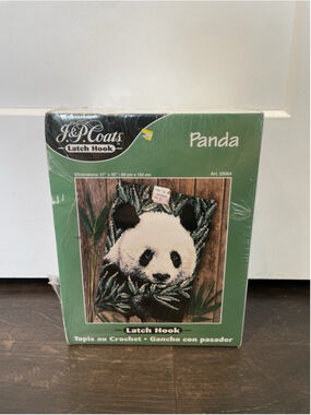 J & P Coats Latch Hook Kit Panda Sealed 27”x 40” Crochet See Photos